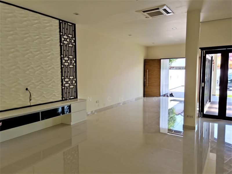 Beautiful Semi Detach Landed House — photo 7