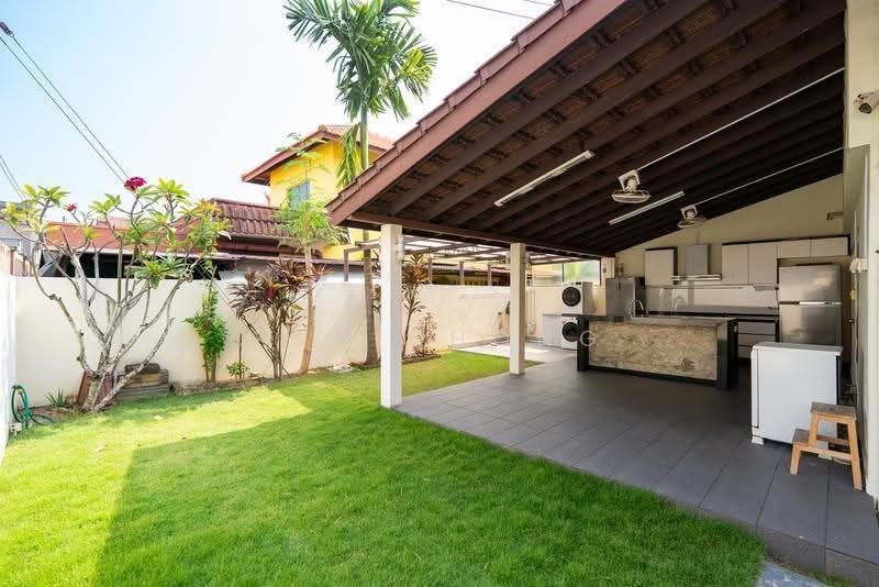 Beautiful Semi Detach Landed House — photo 16