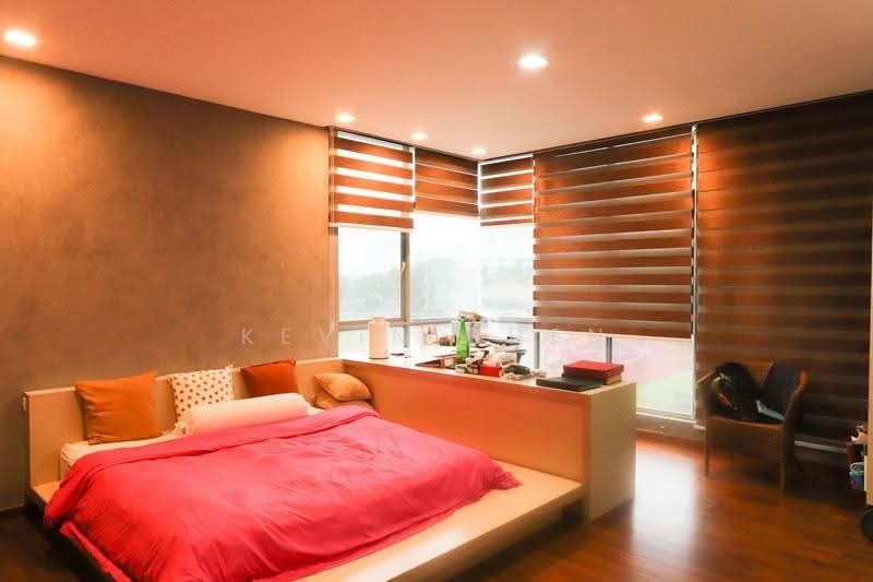 Tastefully renovated hugh Corner Terrace for rent near Kovan MRT! — photo 6