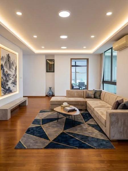 Bartley Rise Delightfully Renovated 6 bedrooms Detached House Near MRT Close To Schools — photo 2