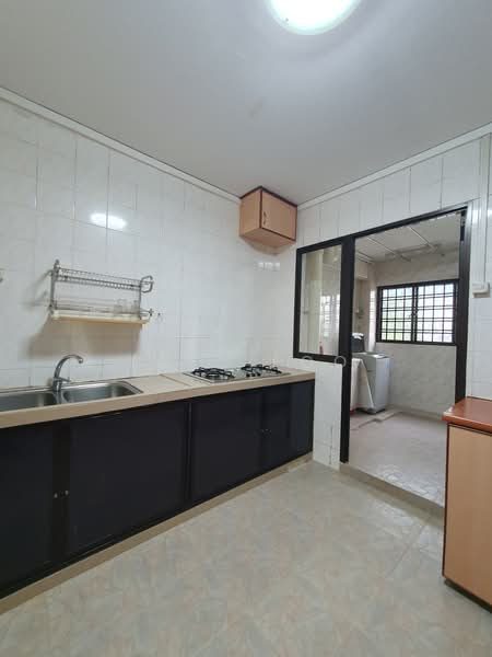 608 Woodlands Ring Road — photo 4