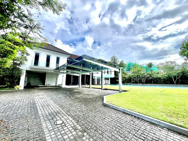 8.9533345 Stunning Gcb with lawn, pool and built in lift for rent — photo 1