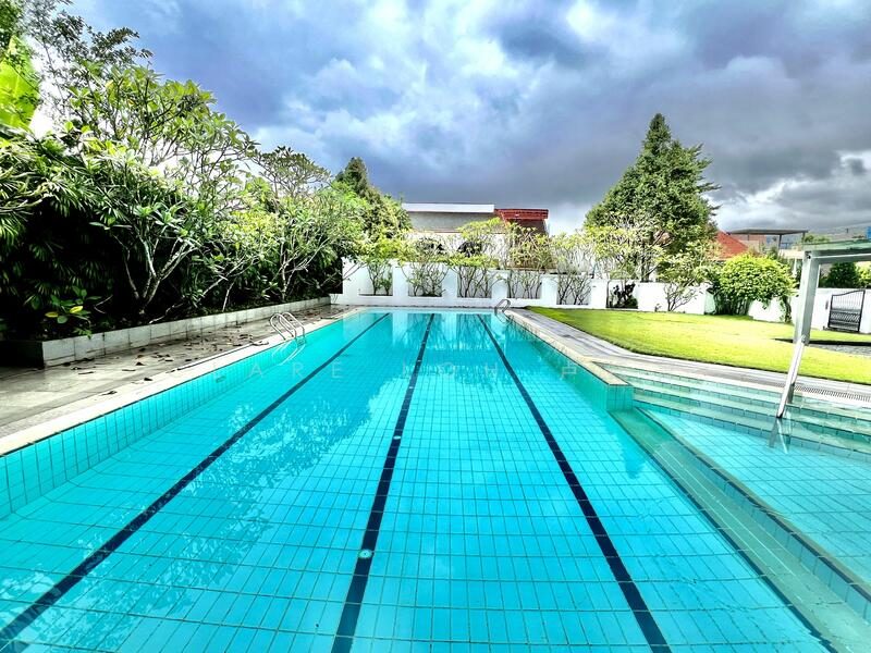 8.9533345 Stunning Gcb with lawn, pool and built in lift for rent — photo 4