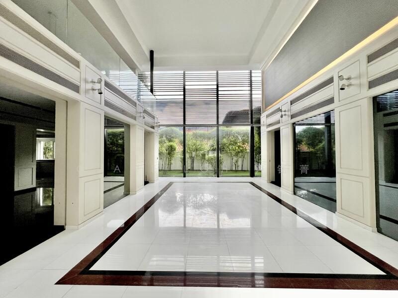 8.9533345 Stunning Gcb with lawn, pool and built in lift for rent — photo 7