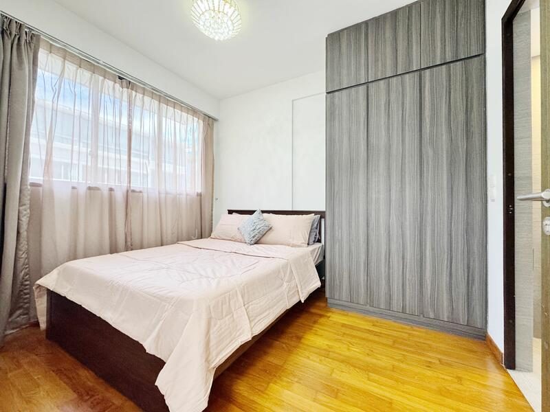 LIV on Sophia — photo 2