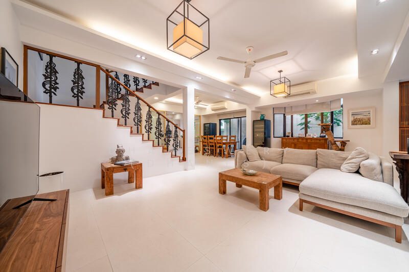 Charming Renovated Semi-D At Coronation Road West/Coronation Road — photo 1