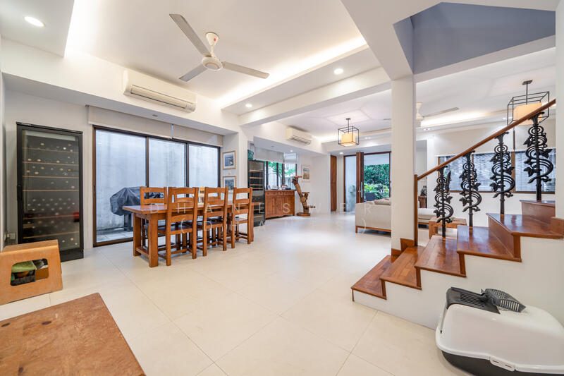 Charming Renovated Semi-D At Coronation Road West/Coronation Road — photo 3
