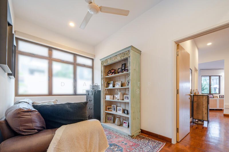 Charming Renovated Semi-D At Coronation Road West/Coronation Road — photo 5