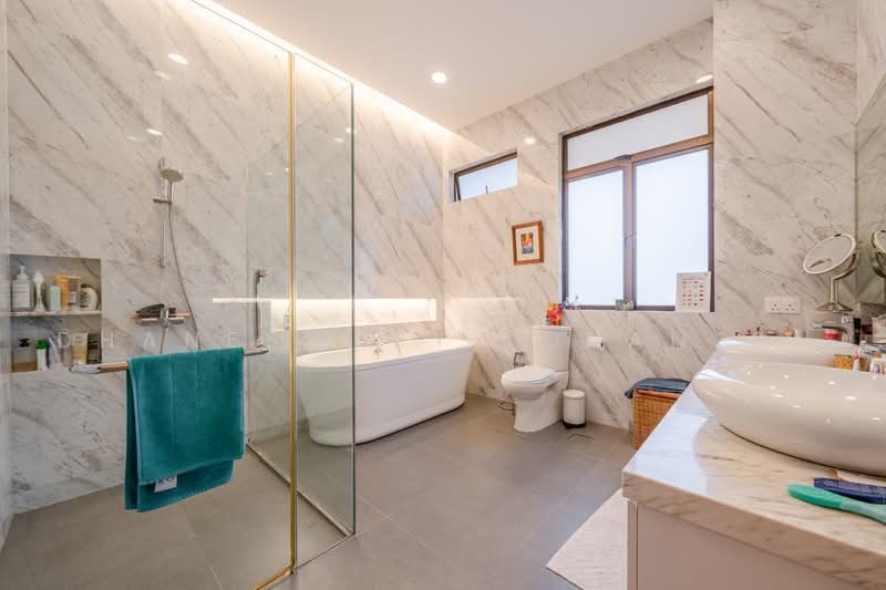 Charming Renovated Semi-D At Coronation Road West/Coronation Road — photo 8