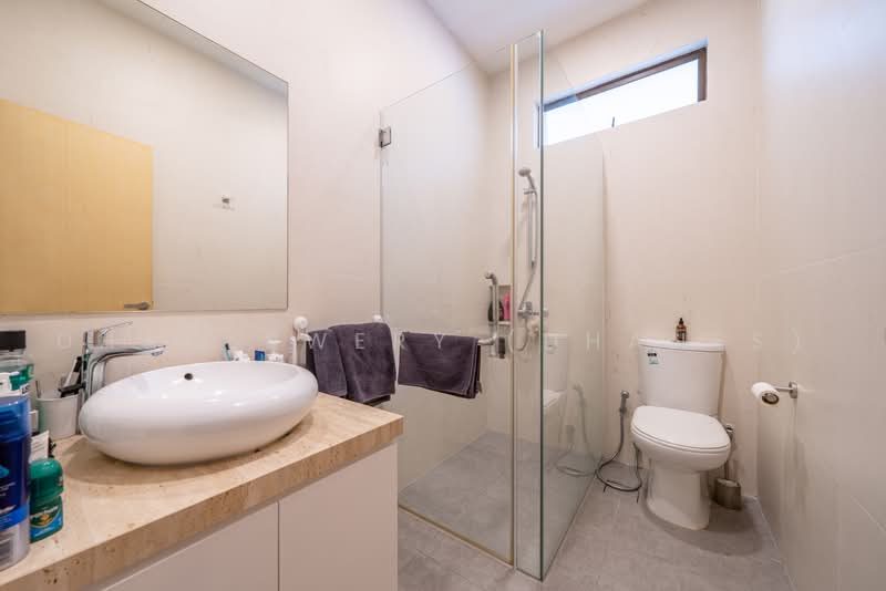 Charming Renovated Semi-D At Coronation Road West/Coronation Road — photo 12