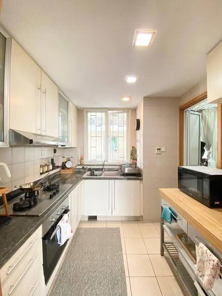 Goldenhill Park Condo — photo 8