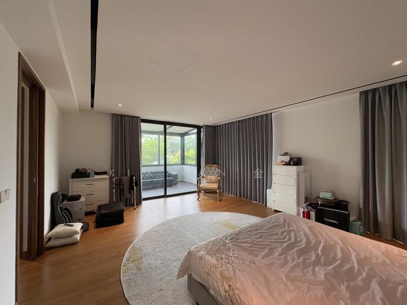 Very New & Freehold Bungalow with Lift & Basement, 6 Bedrooms Ensuite, Kovan MRT &Heartland Mall — photo 13
