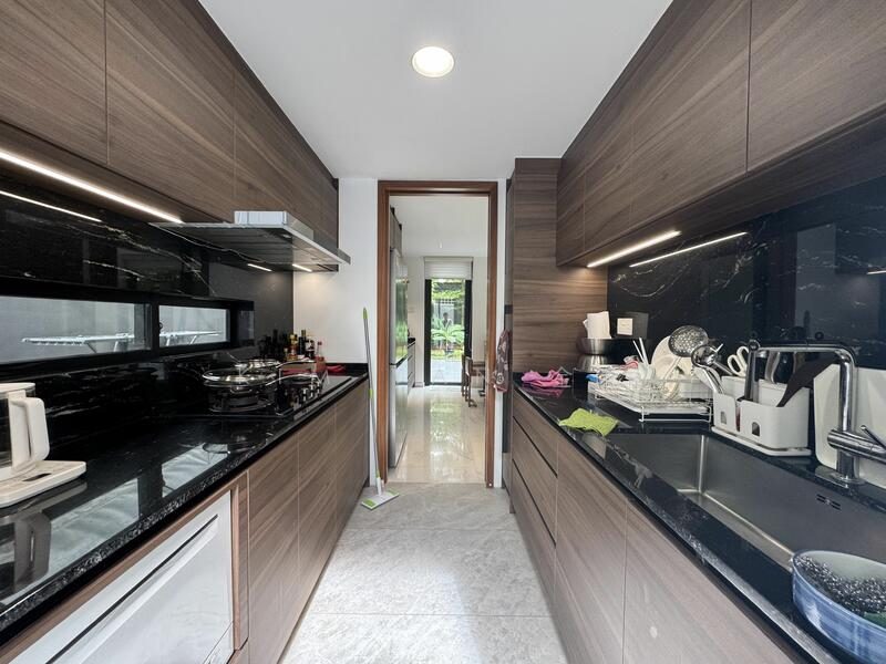 Very New & Freehold Bungalow with Lift & Basement, 6 Bedrooms Ensuite, Kovan MRT &Heartland Mall — photo 16