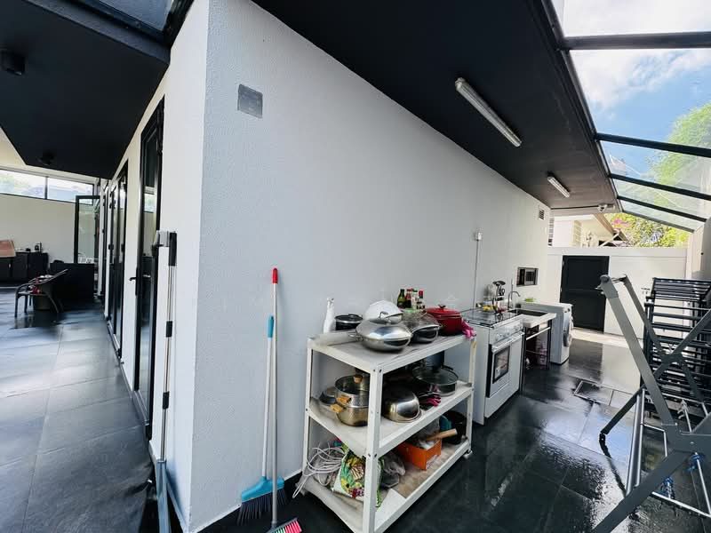 Very New & Freehold Bungalow with Lift & Basement, 6 Bedrooms Ensuite, Kovan MRT &Heartland Mall — photo 17