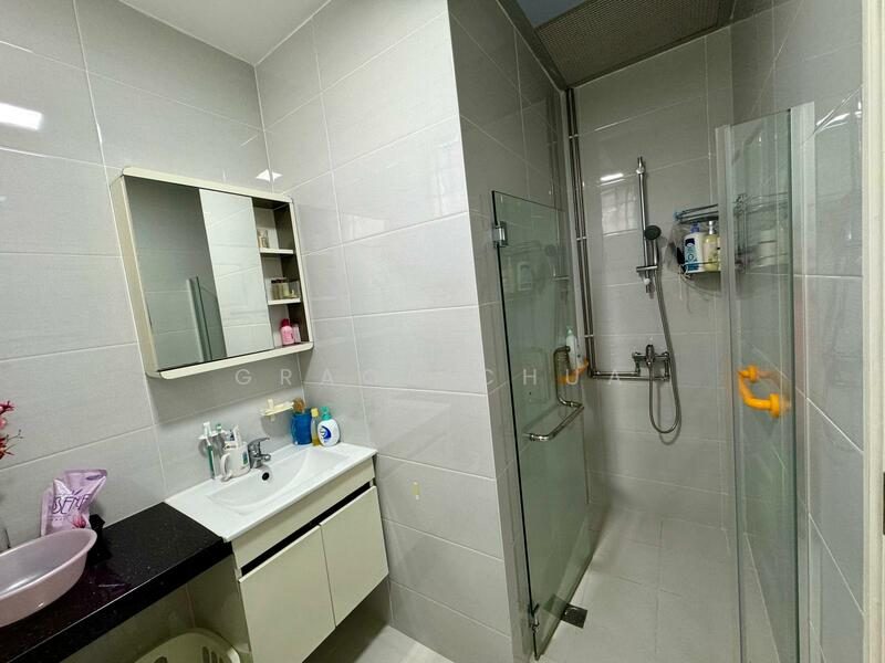 Master Bedroom near MRT for Rent — photo 1