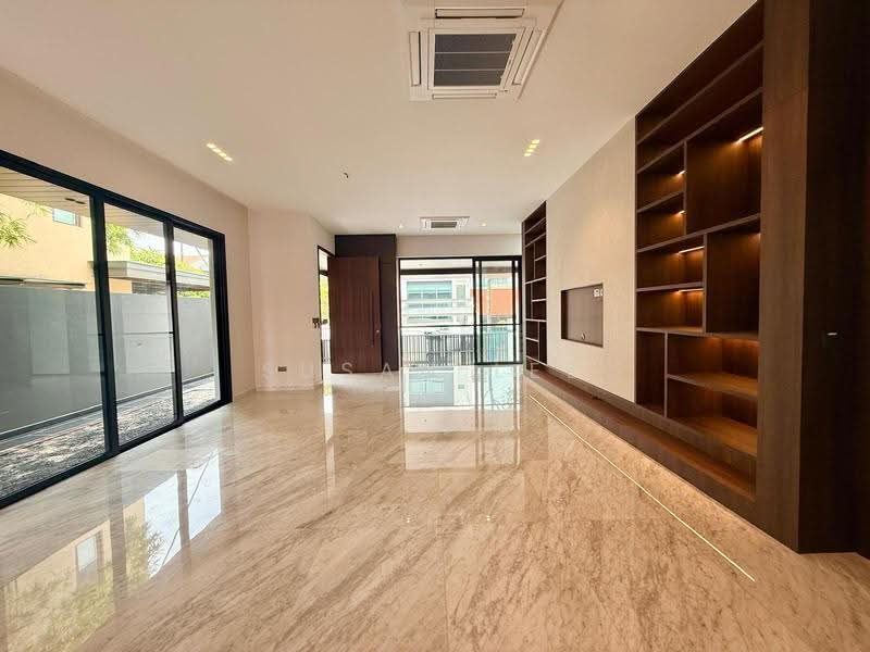 Brand New Corner Terrace with Lift District 15 — photo 2