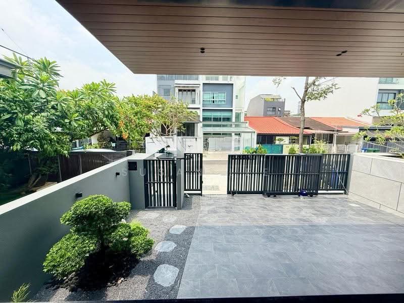 Brand New Corner Terrace with Lift District 15 — photo 7