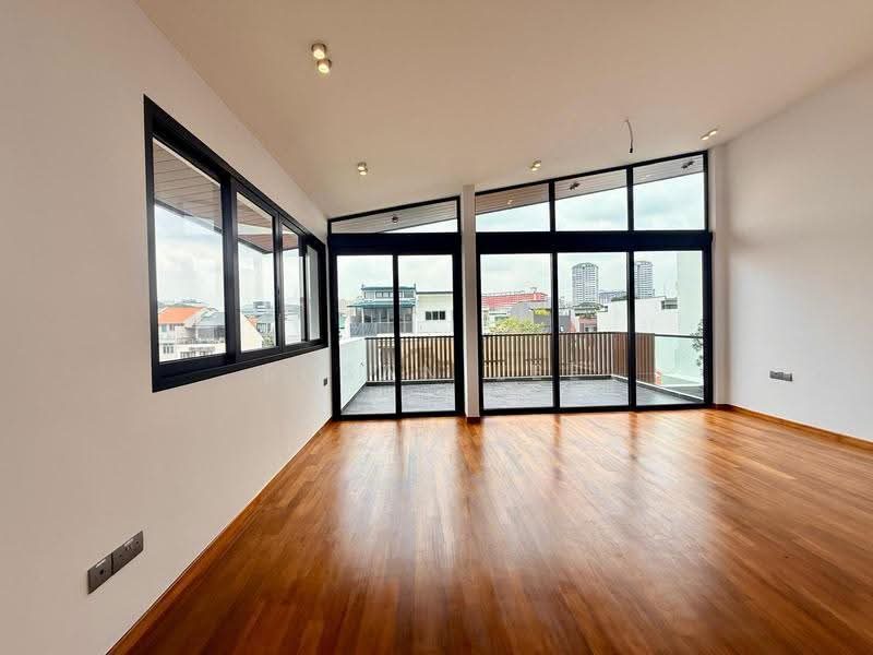 Brand New Corner Terrace with Lift District 15 — photo 10