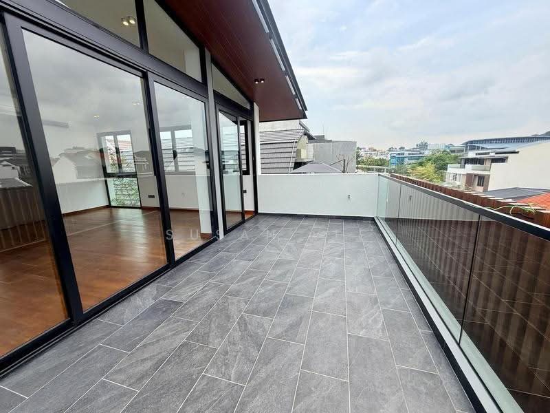 Brand New Corner Terrace with Lift District 15 — photo 12