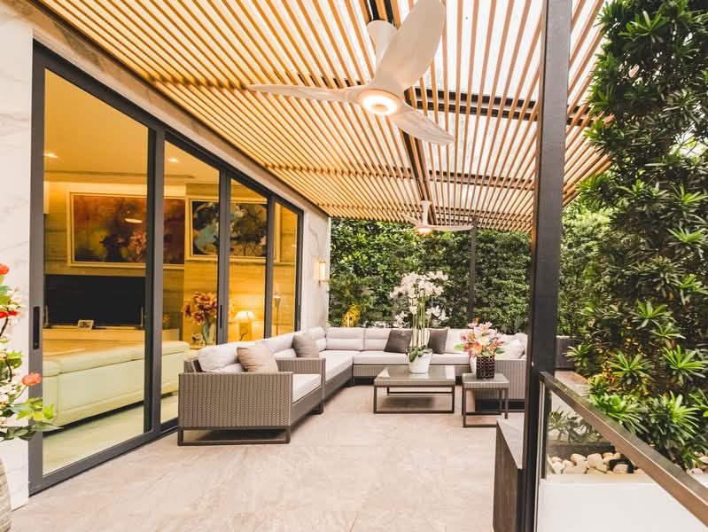 RARE Elevated Exclusive Detached in D11 — photo 1
