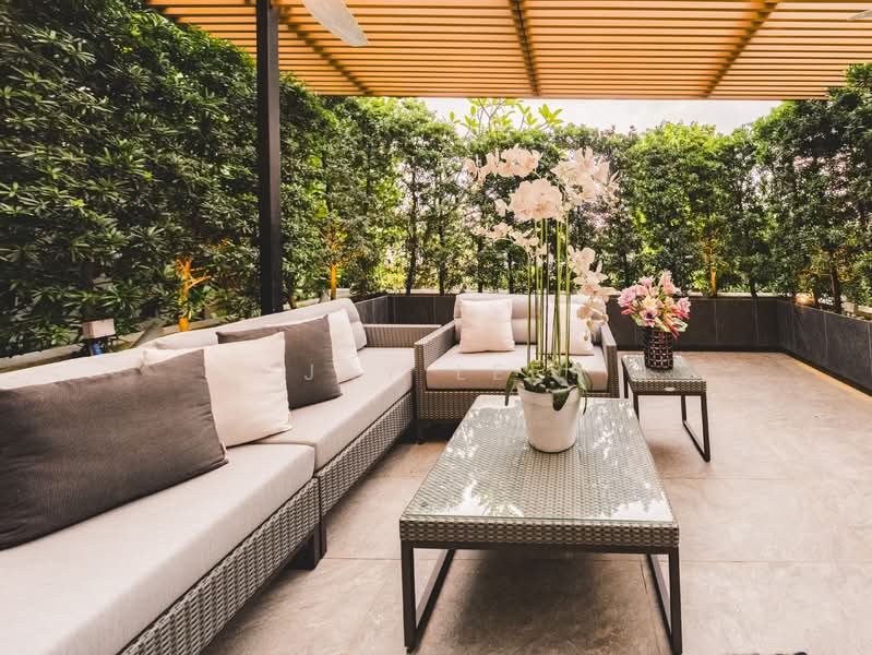 RARE Elevated Exclusive Detached in D11 — photo 2