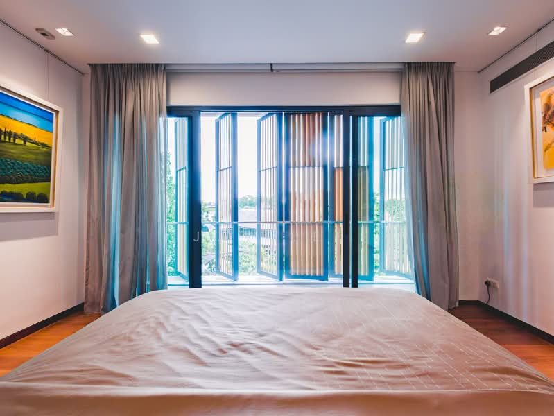 RARE Elevated Exclusive Detached in D11 — photo 4