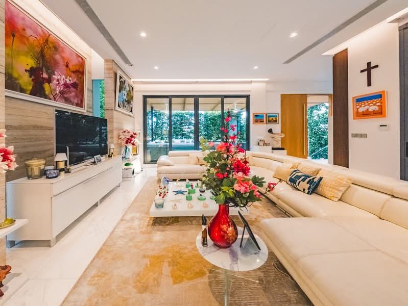 RARE Elevated Exclusive Detached in D11 — photo 5