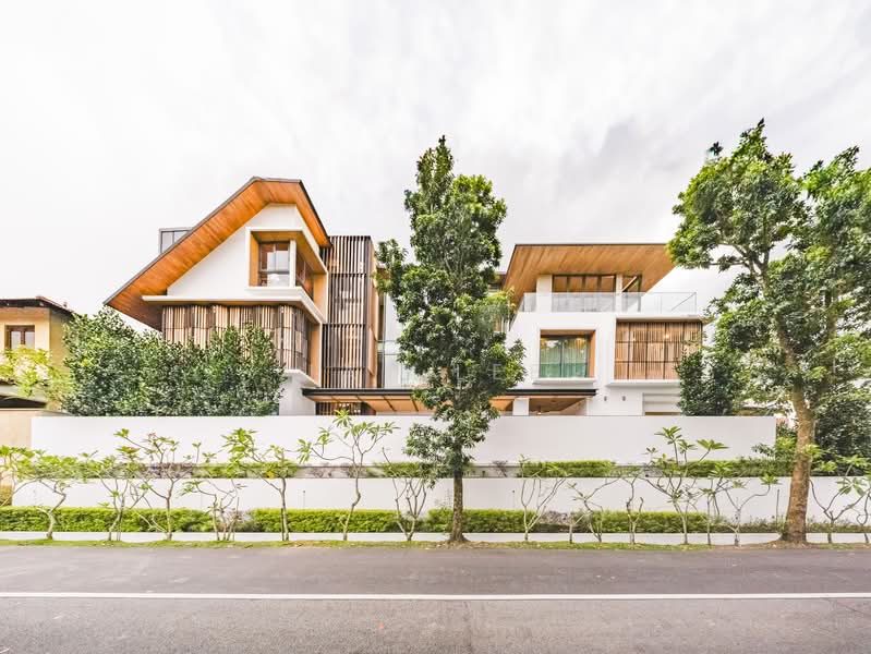 RARE Elevated Exclusive Detached in D11 — photo 7
