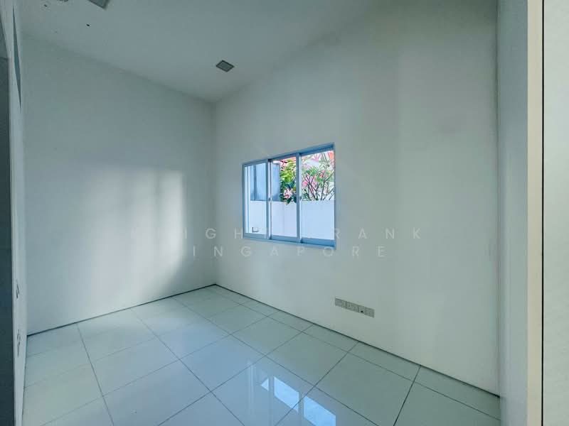 Eng Kong — photo 5