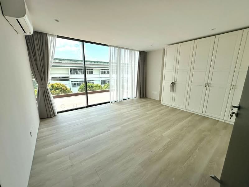 Single Floor 2 Bedroom Unit Within a Landed House — photo 8