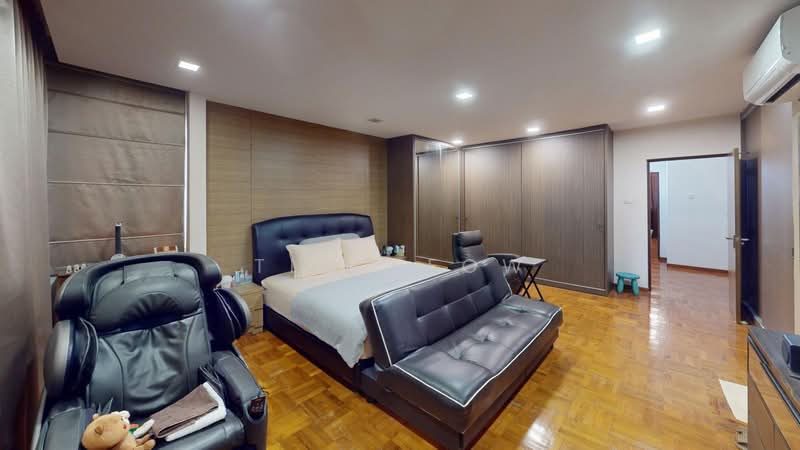 3.5sty Corner terr near 2 mrt — photo 10