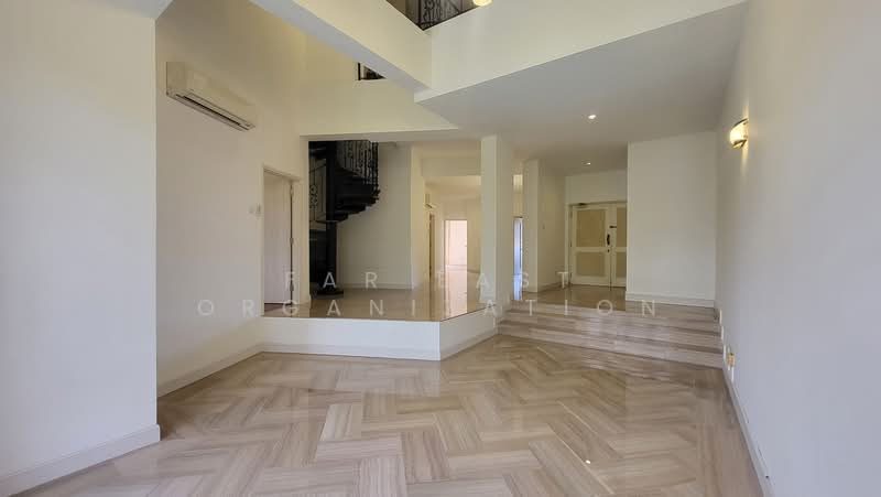 Orange Regency — photo 1