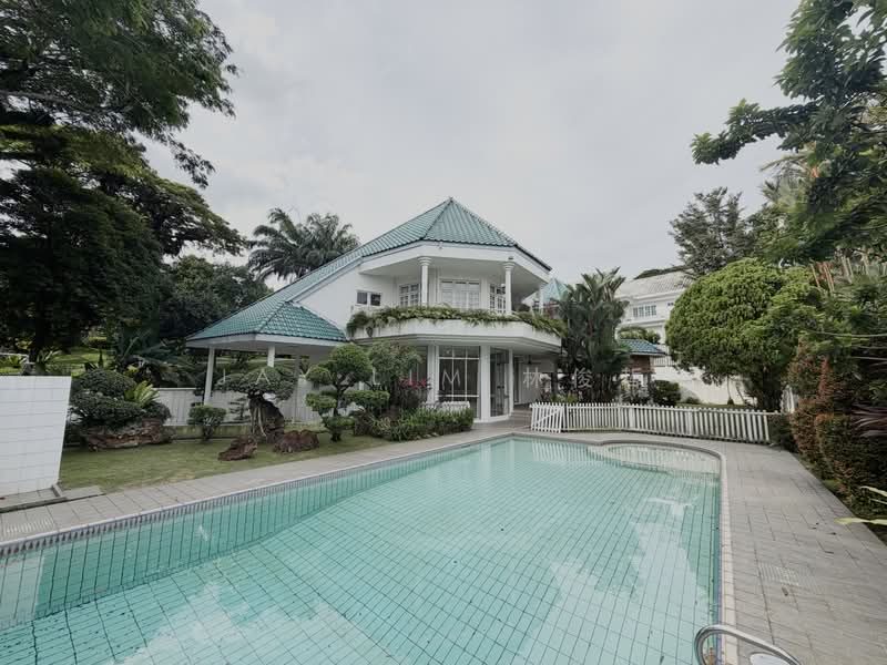 Bungalow nestled in a quiet GCBA enclave, Minutes Walk to KAP MRT, Amenities & Grocer — photo 1