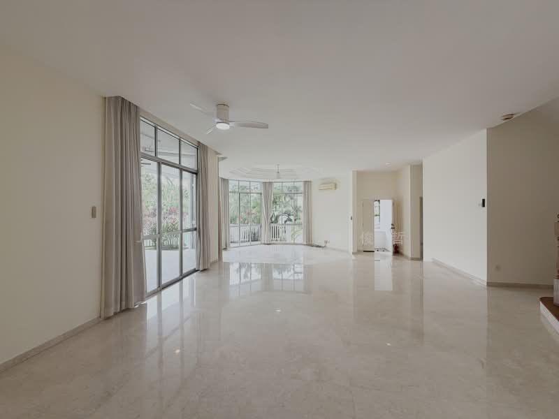 Bungalow nestled in a quiet GCBA enclave, Minutes Walk to KAP MRT, Amenities & Grocer — photo 2