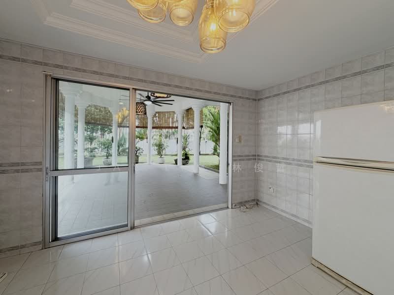 Bungalow nestled in a quiet GCBA enclave, Minutes Walk to KAP MRT, Amenities & Grocer — photo 11