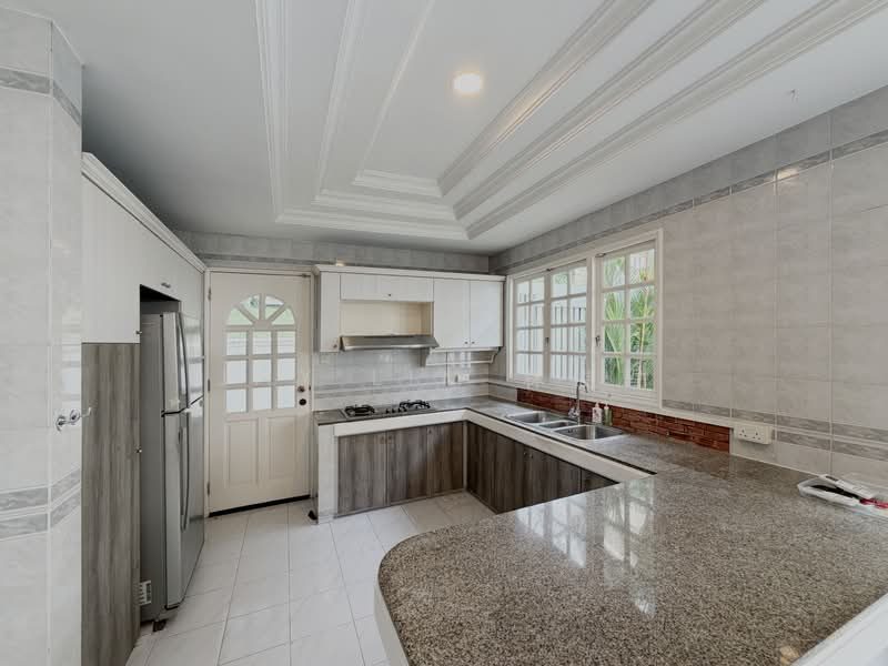 Bungalow nestled in a quiet GCBA enclave, Minutes Walk to KAP MRT, Amenities & Grocer — photo 12