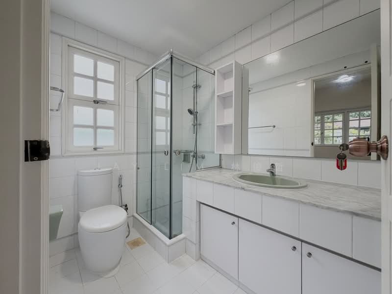 Bungalow nestled in a quiet GCBA enclave, Minutes Walk to KAP MRT, Amenities & Grocer — photo 14