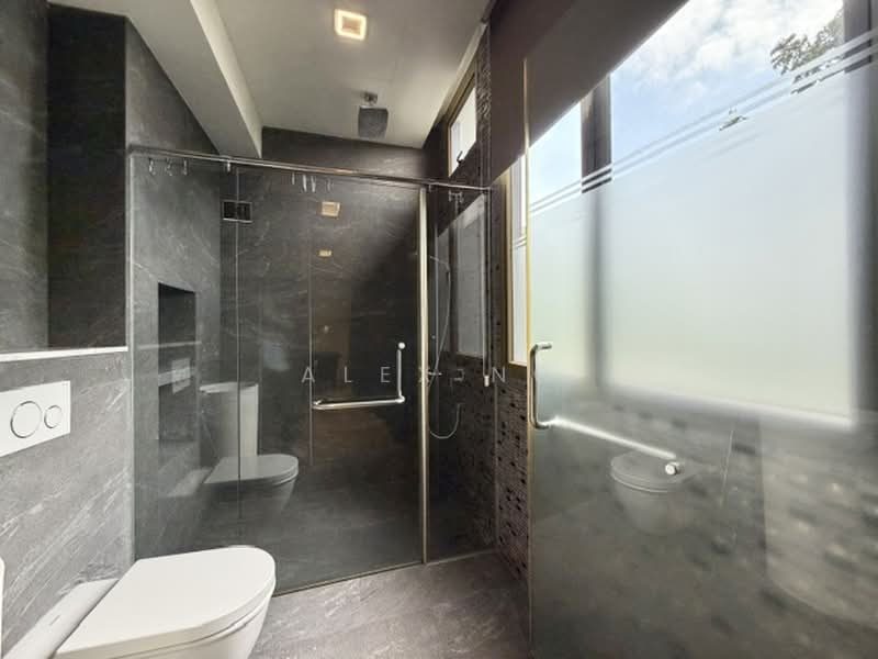 Cheap! 3.5sty Modern Bungalow, Home Lift, Reno, Move in cond, Convenient, Don't Missed! — photo 13