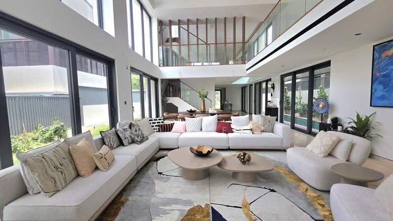 $13.98M Brand New Freehold Detached Pool Lift 5090sf Matlock Rise — photo 1
