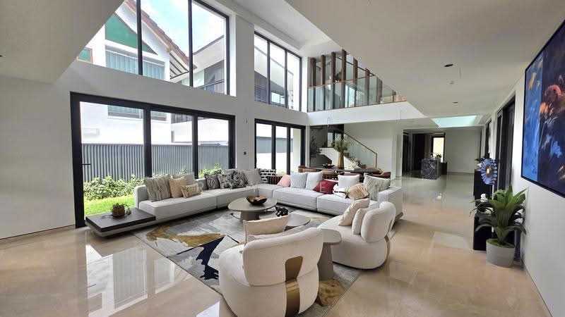 $13.98M Brand New Freehold Detached Pool Lift 5090sf Matlock Rise — photo 3