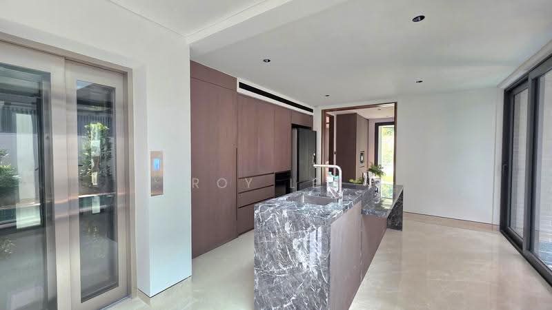 $13.98M Brand New Freehold Detached Pool Lift 5090sf Matlock Rise — photo 4