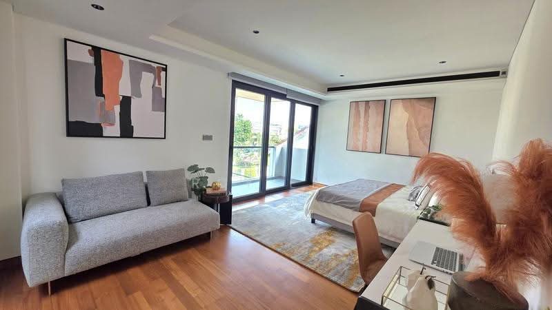 $13.98M Brand New Freehold Detached Pool Lift 5090sf Matlock Rise — photo 8