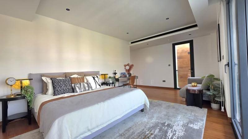 $13.98M Brand New Freehold Detached Pool Lift 5090sf Matlock Rise — photo 9