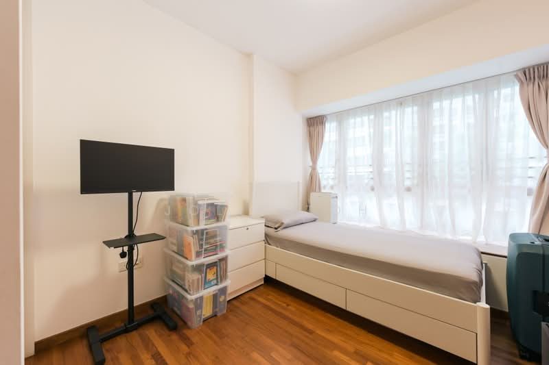 Waterfront Gold — photo 12