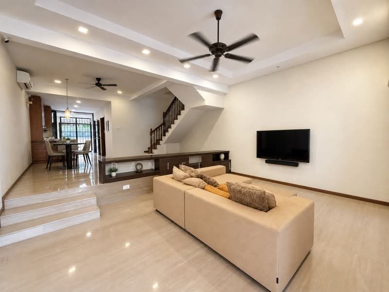 Spacious 5-Bedroom Terrace Home with Red-Brick Attic | Fudu Park — photo 1