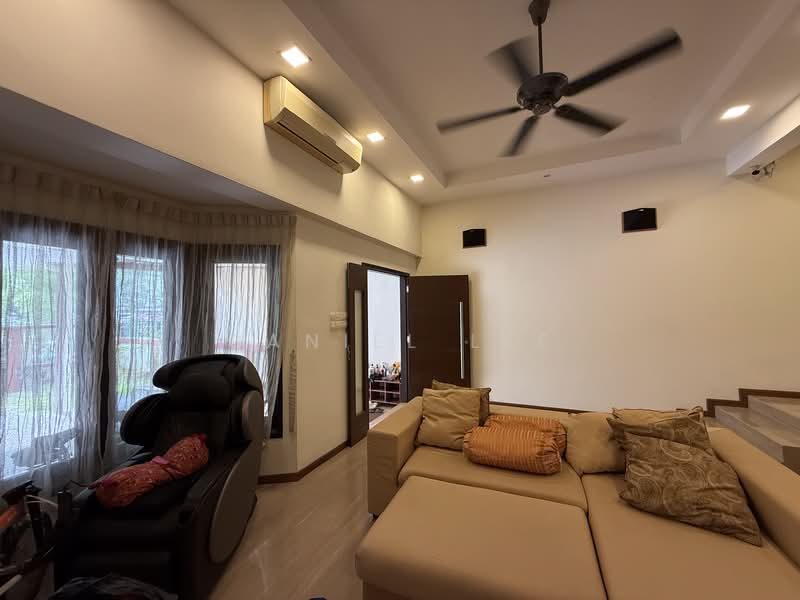 Spacious 5-Bedroom Terrace Home with Red-Brick Attic | Fudu Park — photo 2
