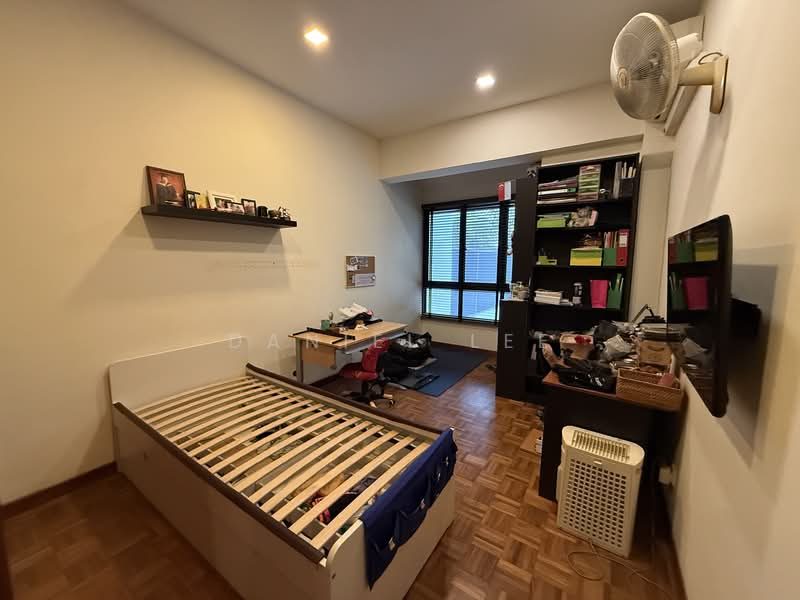 Spacious 5-Bedroom Terrace Home with Red-Brick Attic | Fudu Park — photo 13