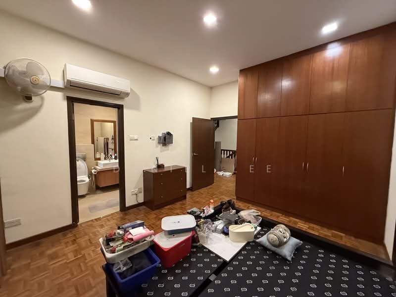 Spacious 5-Bedroom Terrace Home with Red-Brick Attic | Fudu Park — photo 15