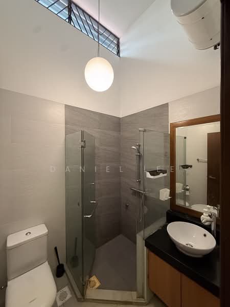 Spacious 5-Bedroom Terrace Home with Red-Brick Attic | Fudu Park — photo 17