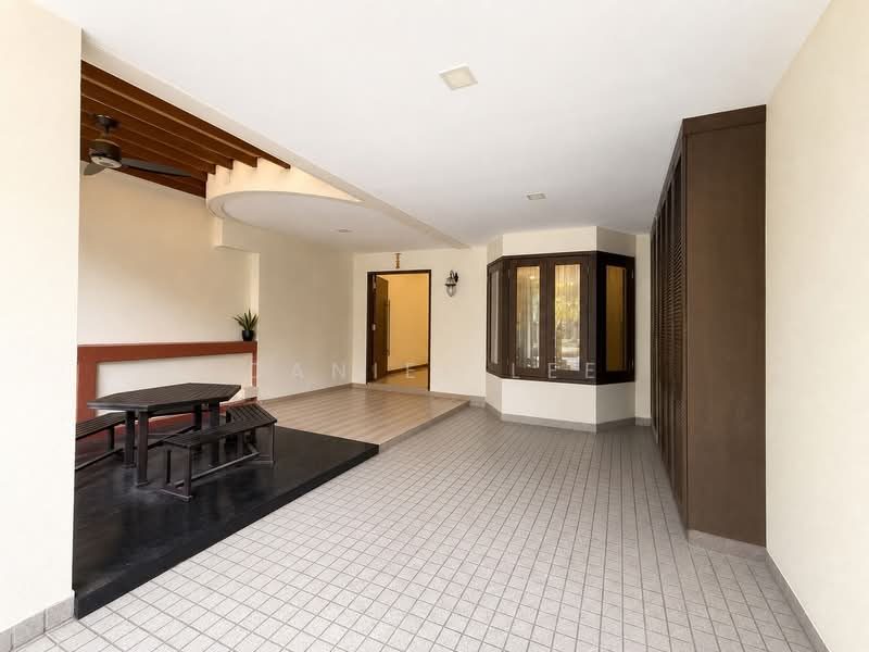 Spacious 5-Bedroom Terrace Home with Red-Brick Attic | Fudu Park — photo 18